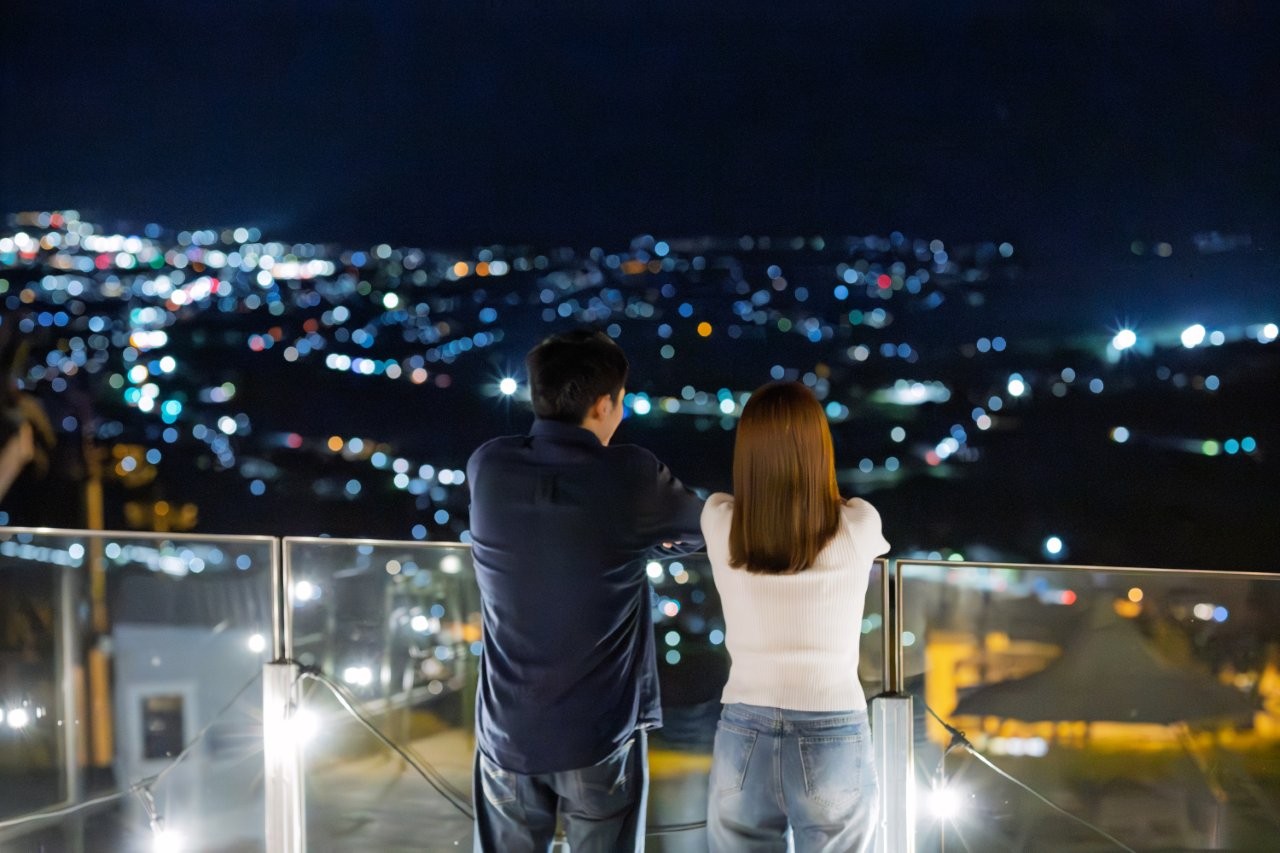 [19:00]夜景を楽しむ